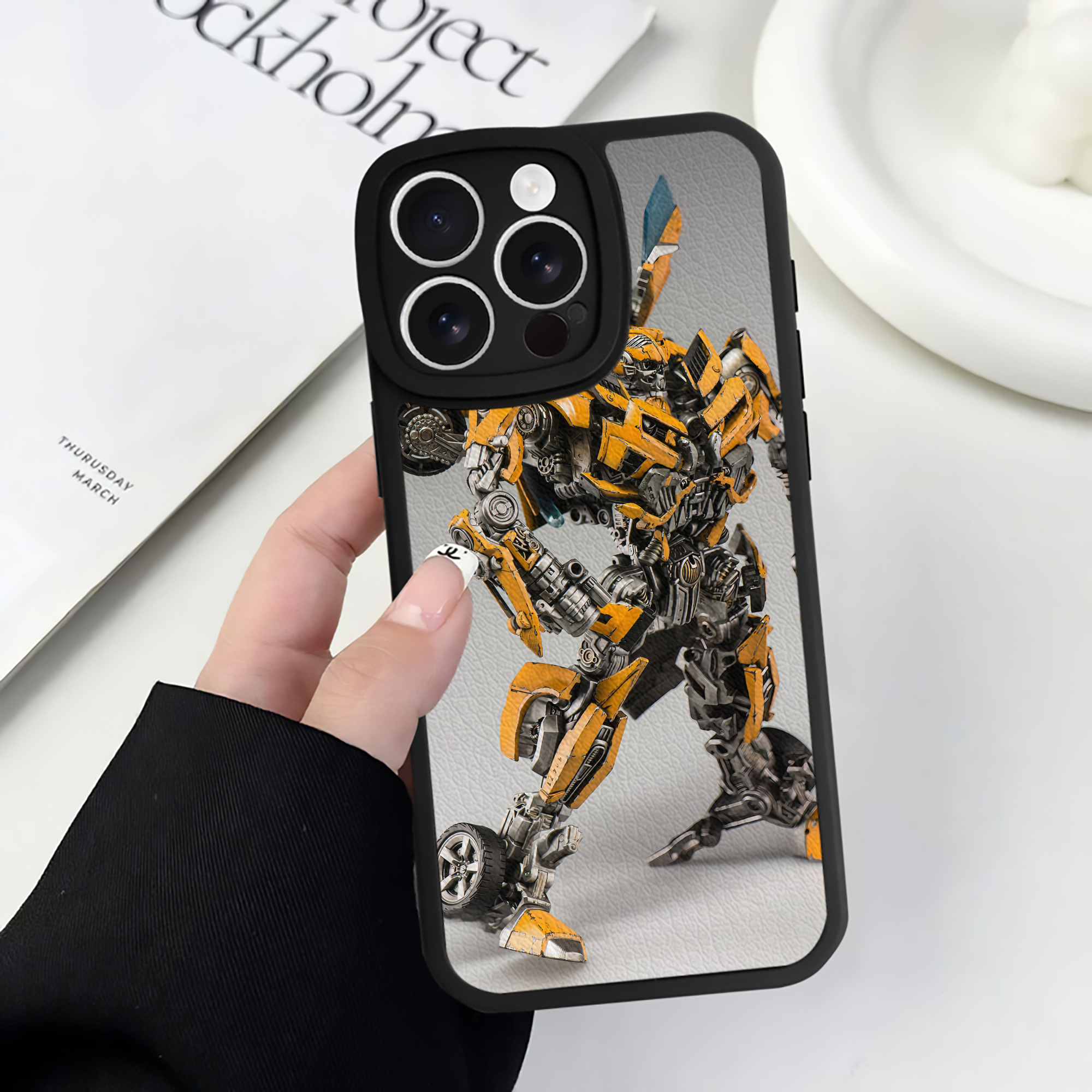 （画像用） Transformers トランスフォーマー 【iPhone 16シリーズ対応】シリコンスマホケース（レザー調） 材質：シリコン